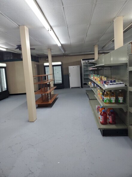 More Photos Of 8717 KY Highway 7, Viper Supermarket For Sale