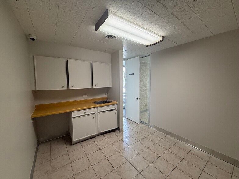 More Photos Of 4411 E Kentucky Ave, Glendale Medical For Sale