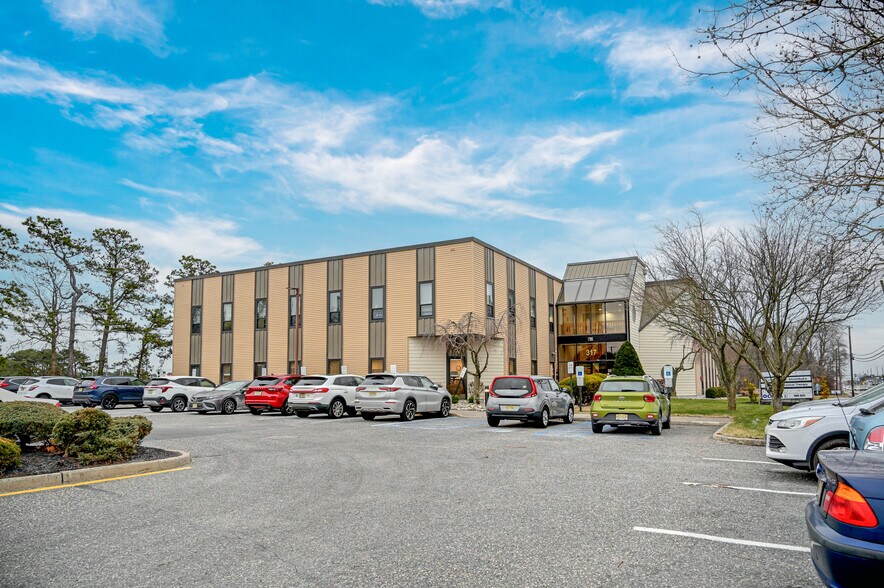 More Photos Of 317 Brick Blvd, Brick Office For Lease