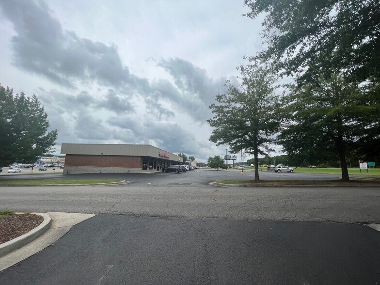 More Photos Of 24919 John T Reid Pky, Scottsboro Storefront For Lease