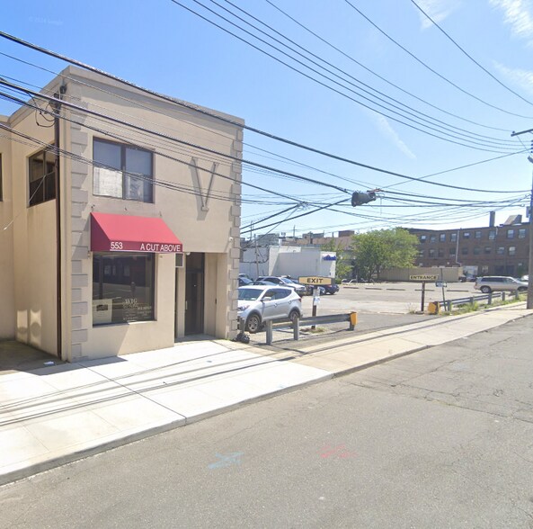 More Photos Of 553-555 Willow Ave, Cedarhurst Storefront For Lease
