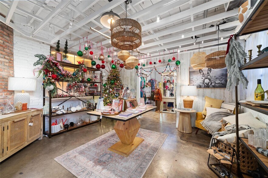 More Photos Of 508 N Center Ave, Brownwood Department Store For Sale