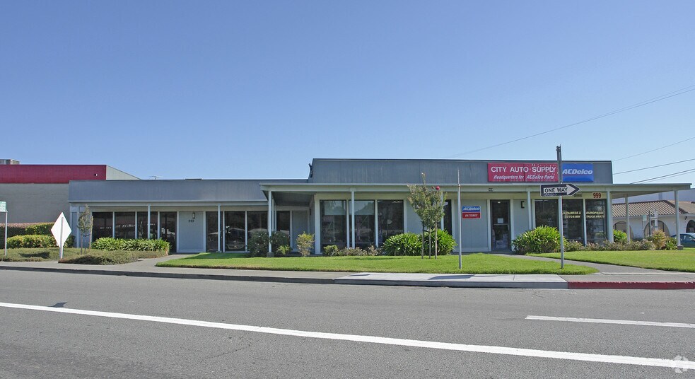 More Photos Of 993 Francisco Blvd E, San Rafael Showroom For Lease