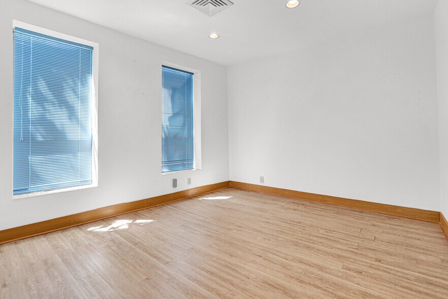 More Photos Of 349 W Main St, Durham Office For Lease