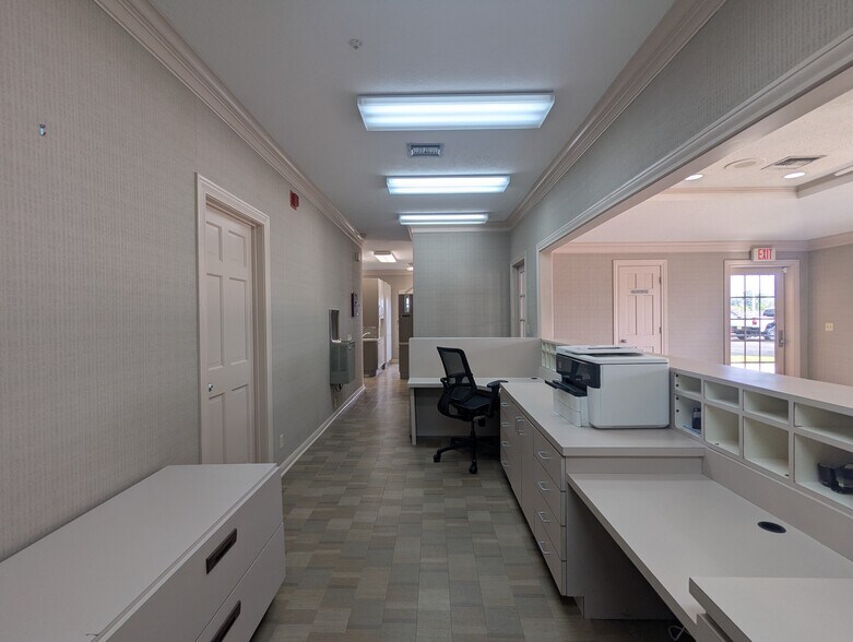 More Photos Of 3635 Eastex Fwy, Beaumont Office For Sale