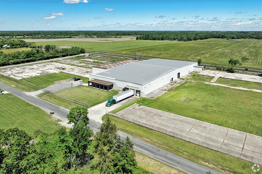 Primary Photo Of 823 Aaron Pky, Centralia Manufacturing For Lease