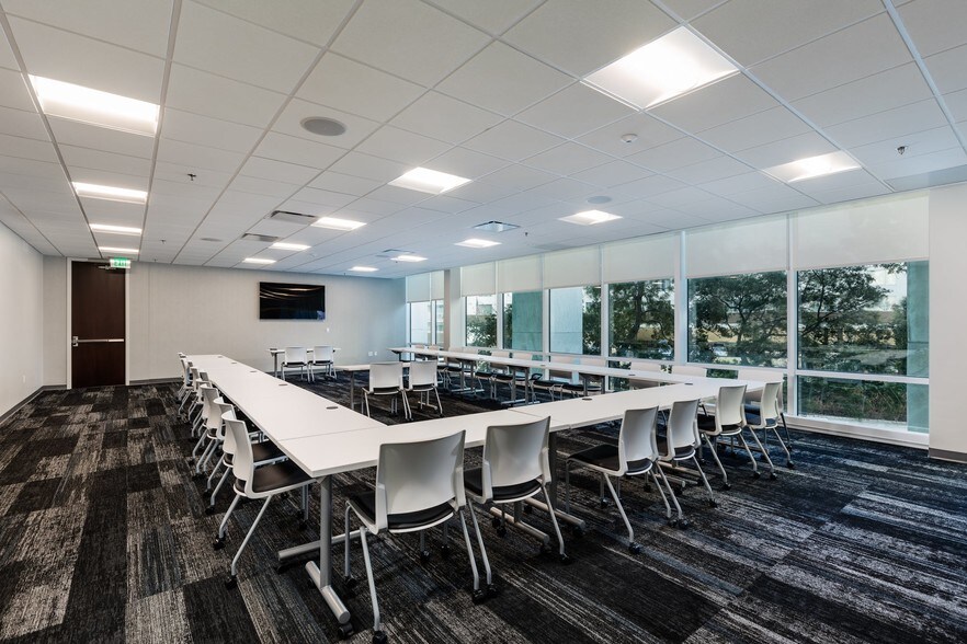 More Photos Of 101 E Kennedy Blvd, Tampa Office For Lease
