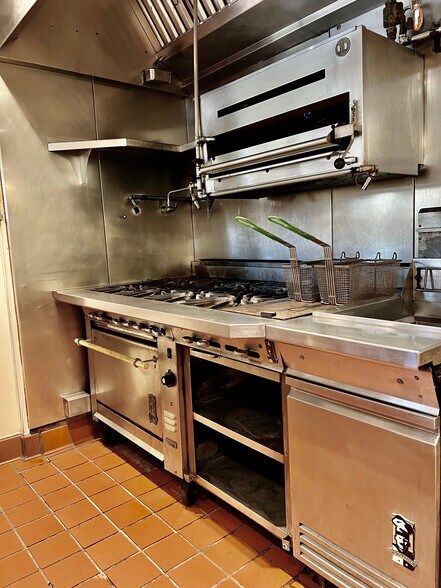 More Photos Of 14572 Big Basin Way, Saratoga Storefront For Lease