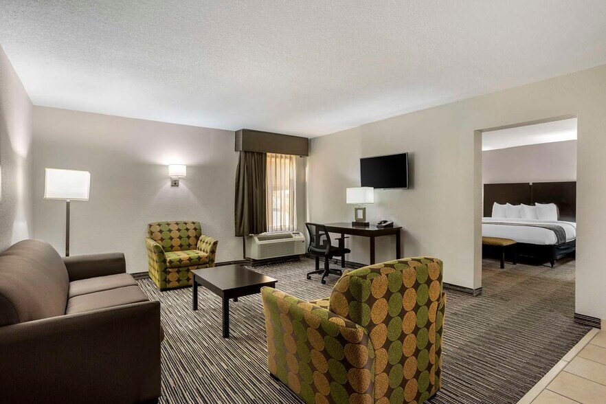 More Photos Of 2911 Gilmore Dr, Jonesboro Hotel For Sale