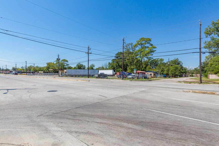 More Photos Of 8002-8004 Homestead, Houston Freestanding For Sale