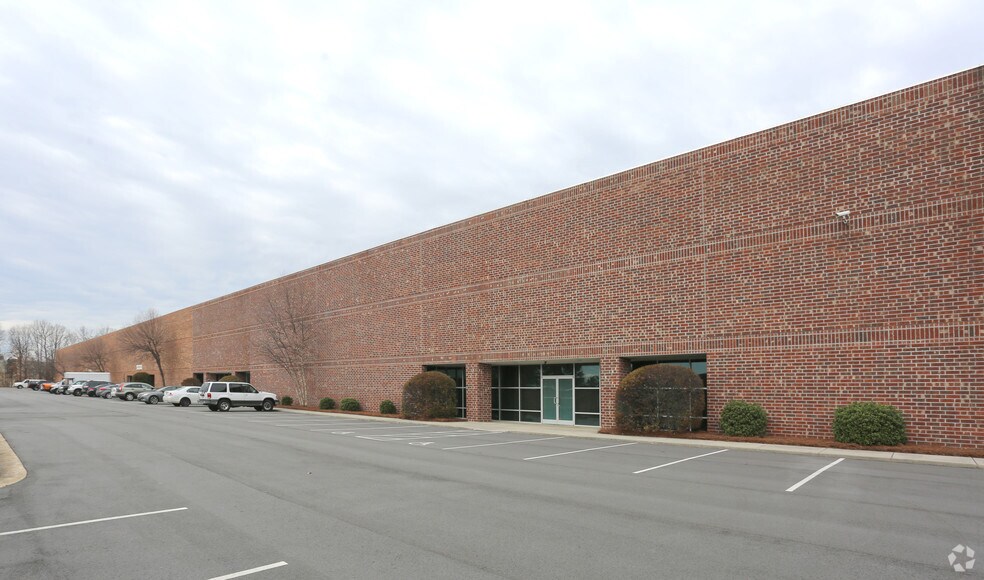 More Photos Of 6348 Burnt Poplar Rd, Greensboro Warehouse For Lease