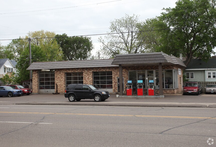 More Photos Of 2100 E HENNEPIN Ave, Minneapolis Auto Repair For Sale