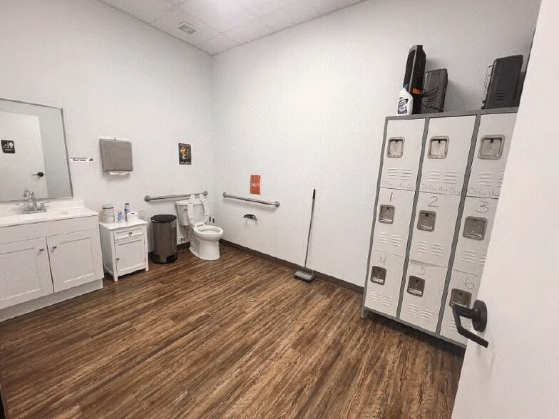 More Photos Of 3720 N Moss Ave, Odessa Carwash For Sale
