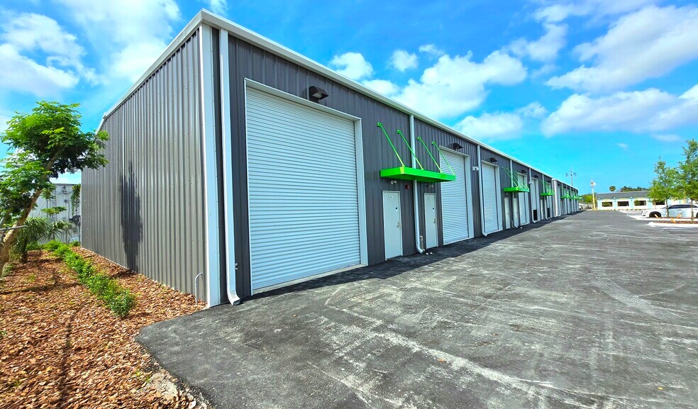 More Photos Of 2701 14th St W, Bradenton Manufacturing For Lease