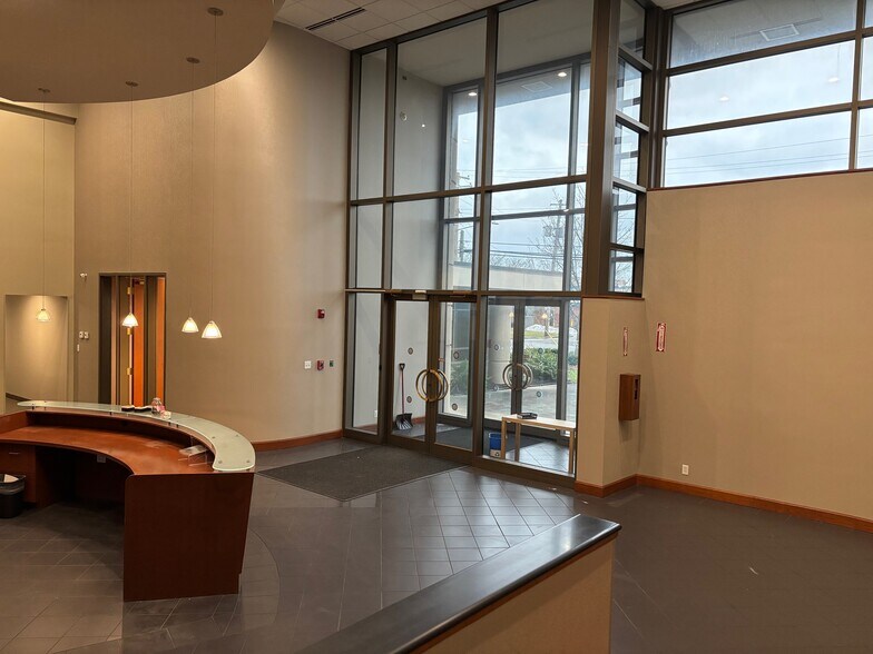 More Photos Of 340 Nagel Dr, Cheektowaga Distribution For Lease