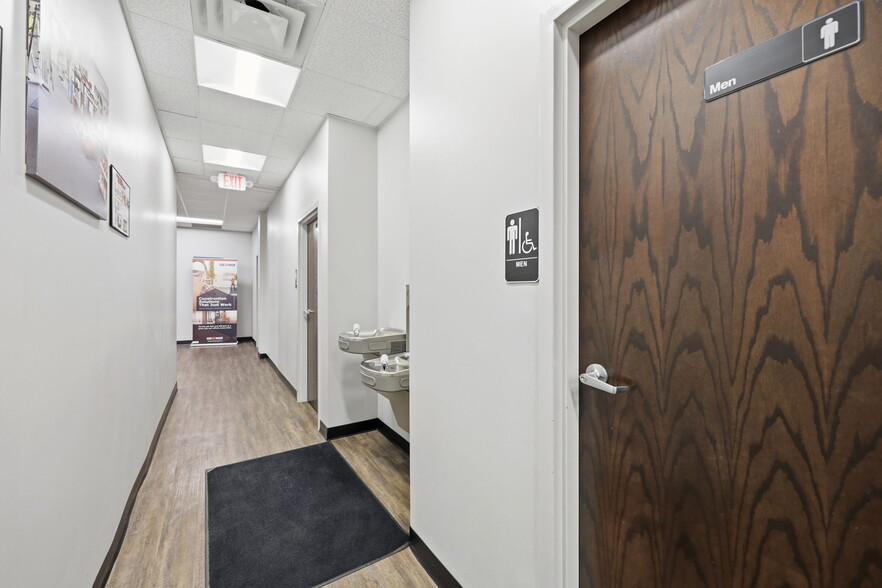 More Photos Of 2720 Discovery Dr, Raleigh Flex For Lease