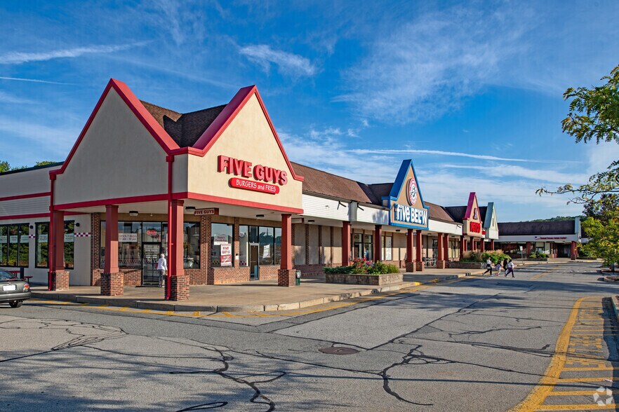 More Photos Of 300 Quaker Ln, Warwick Unknown For Lease