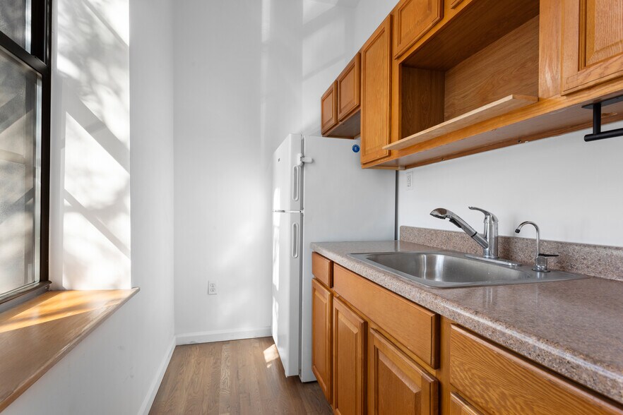 More Photos Of 317-319 3rd Ave, Brooklyn Storefront Retail Office For Lease