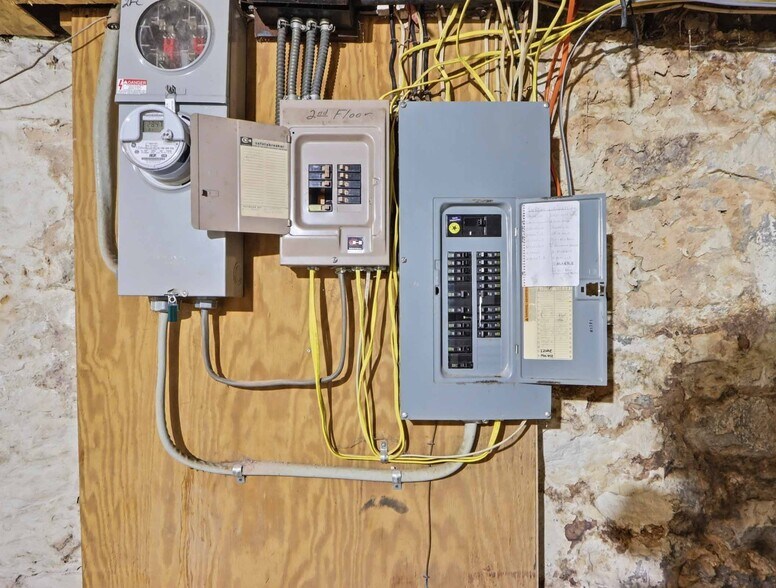 More Photos Of 2517 Washington Blvd, Baltimore Storefront Retail Residential For Sale