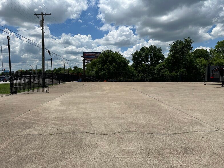More Photos Of 1705 N Main St, Cleburne Auto Dealership For Sale