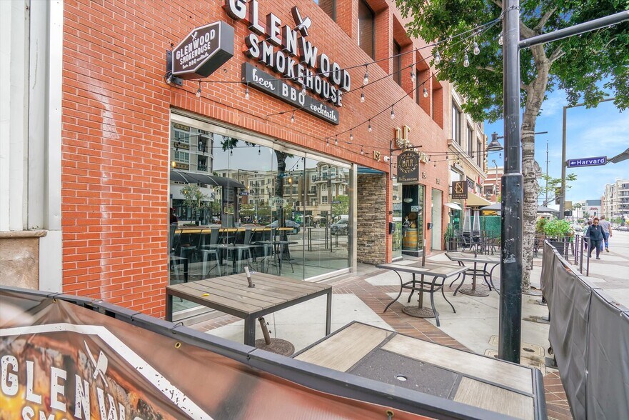 More Photos Of 152 S Brand Blvd, Glendale General Retail For Lease