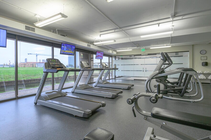 More Photos Of 511 E John Carpenter Fwy, Irving Office For Lease