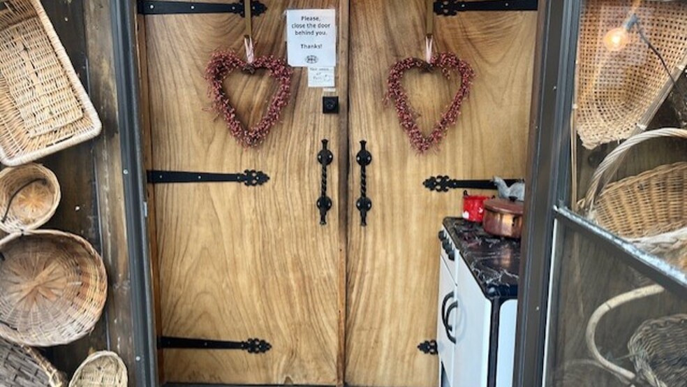 More Photos Of 216 Woodside Ave, Newton Restaurant For Sale