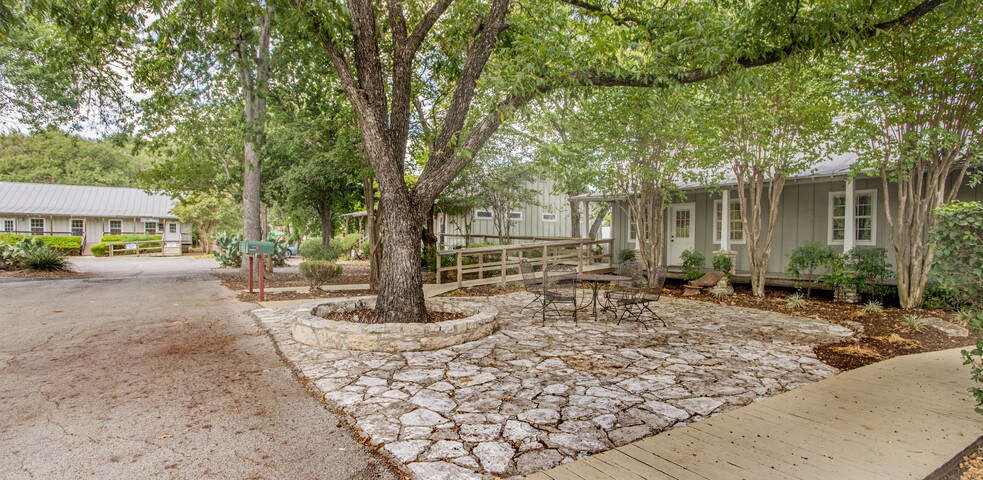More Photos Of 512 E Blanco St, Boerne Office For Lease