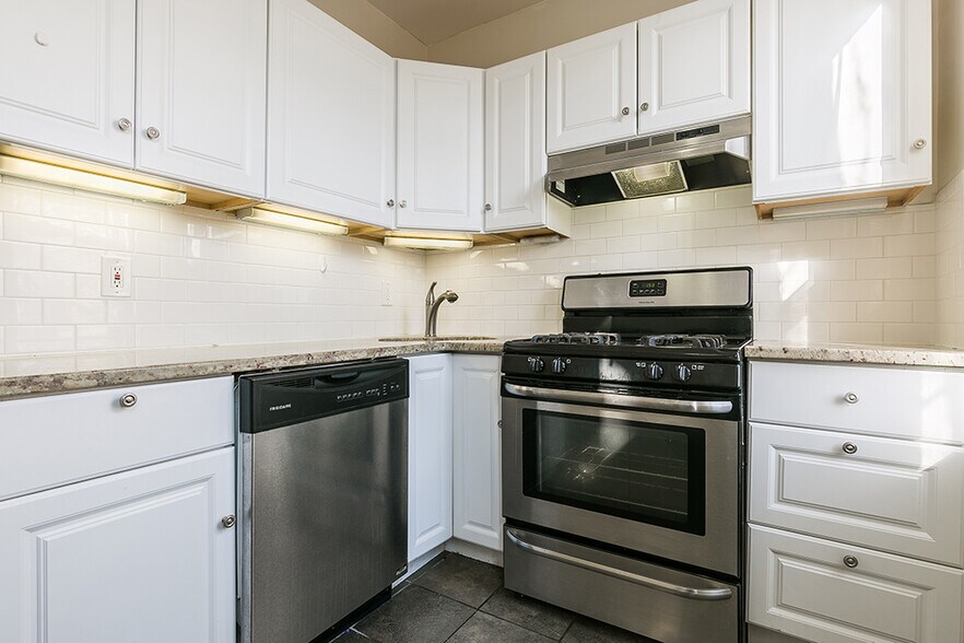 More Photos Of 254 Van Horne St, Jersey City Apartments For Sale