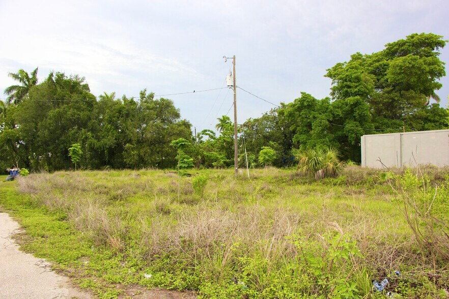 More Photos Of , North Fort Myers General Retail For Sale