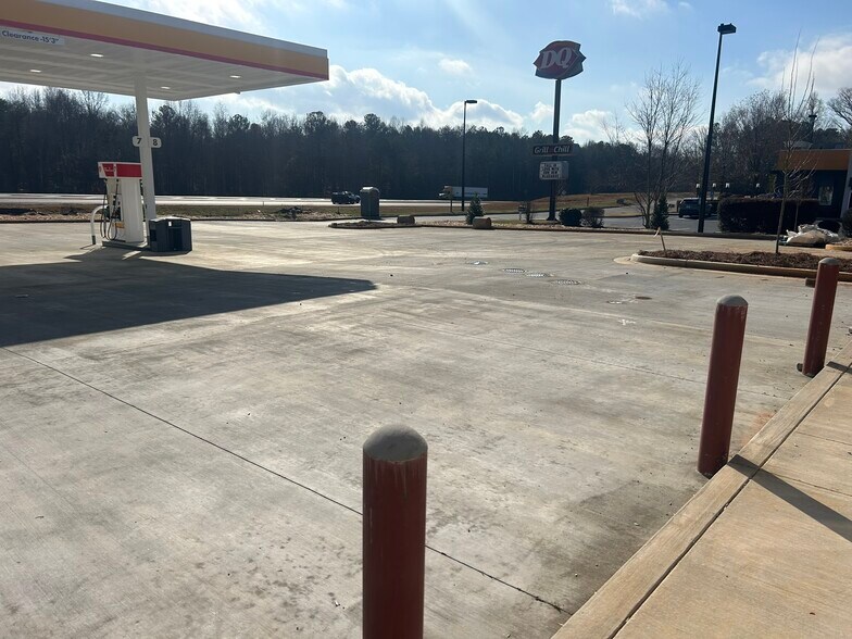 More Photos Of 416 WILBANKS Rd, Alto Storefront For Lease