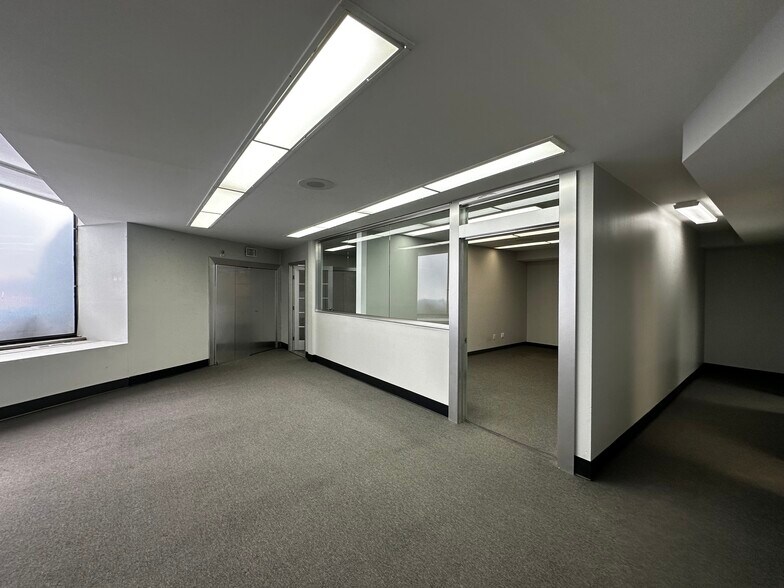 More Photos Of 395 Westbury Blvd, Hempstead Warehouse For Lease