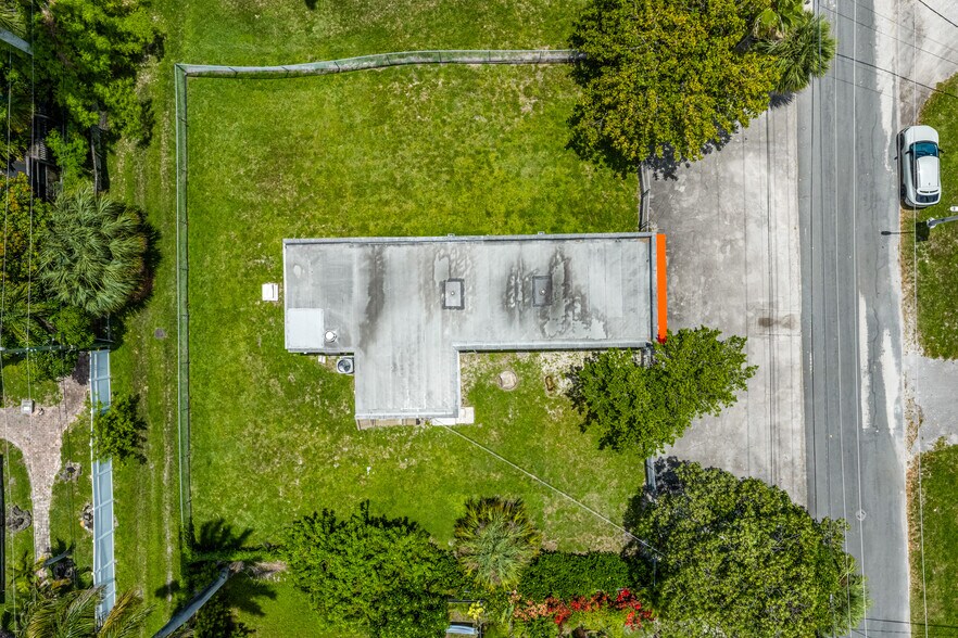 More Photos Of 126 NE 1st Ave, Dania Beach Office For Sale