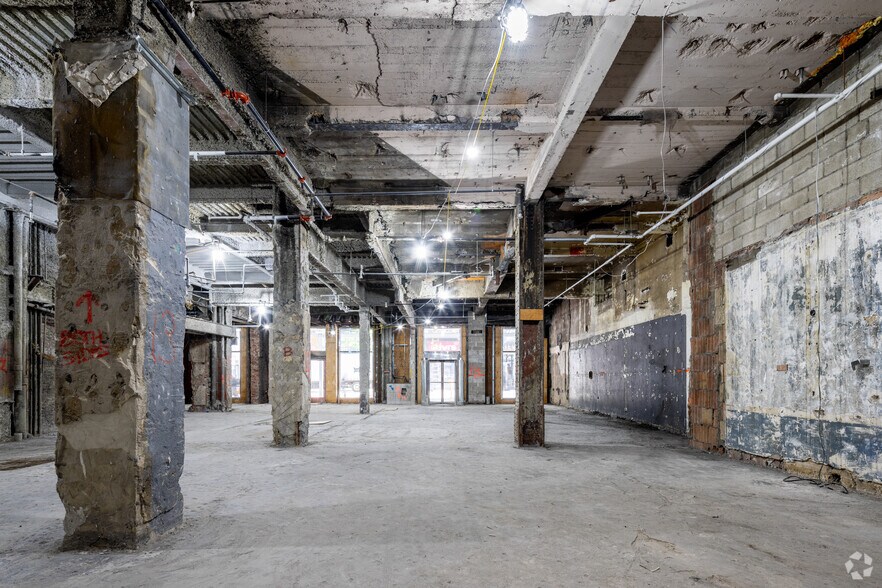 More Photos Of 50 W 34th St, New York Apartments For Lease