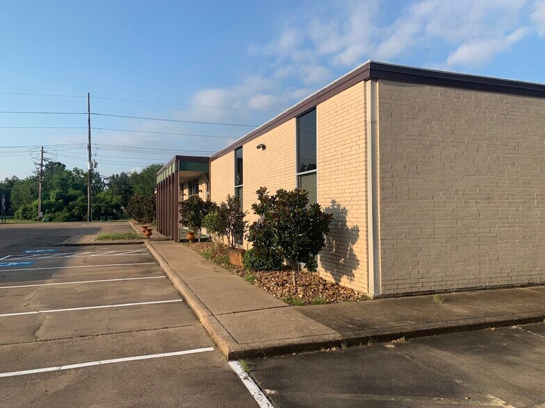 More Photos Of 3160 Fannin St, Beaumont Office For Sale