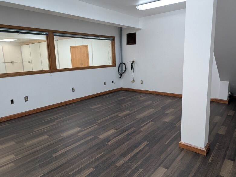 More Photos Of 306 Nordic dr, Petersburg Freestanding For Sale