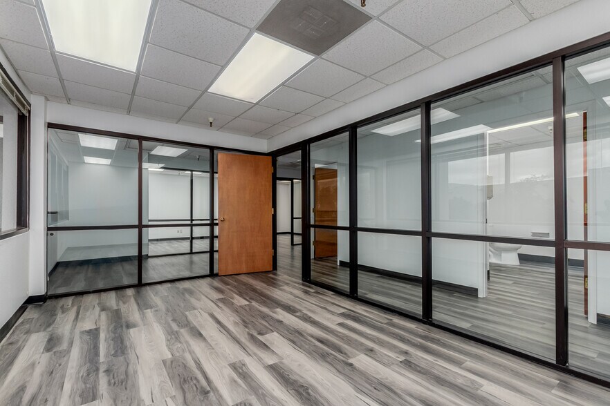 More Photos Of 104 S 54th St, Chandler Flex For Lease