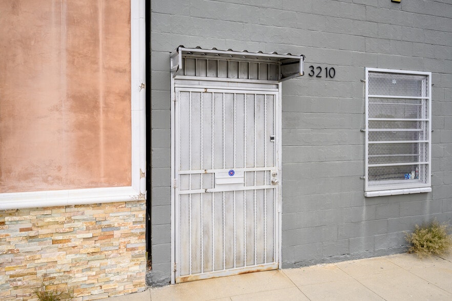 More Photos Of 3210 N San Fernando Blvd, Burbank Warehouse For Sale