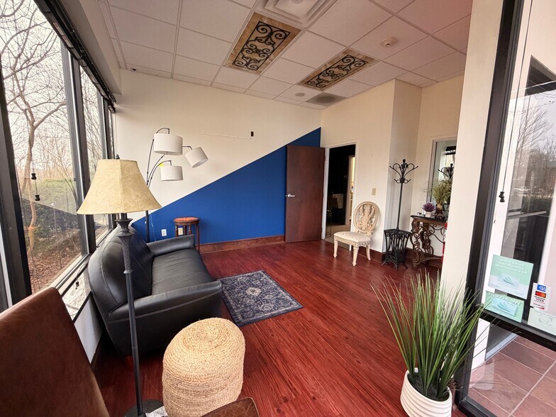 More Photos Of 1380 Eastchester Dr, High Point Medical For Lease