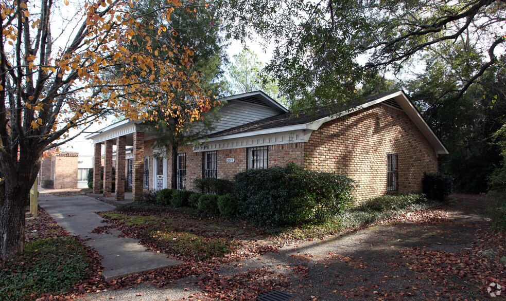 More Photos Of 2577 Government Blvd, Mobile Office For Sale