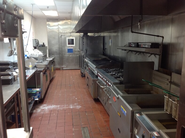More Photos Of 74 Turnpike Sq, Milford Restaurant For Lease