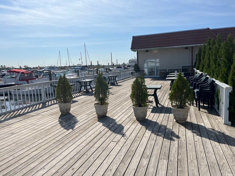 More Photos Of 95 Hudson Ave, Freeport Restaurant For Sale