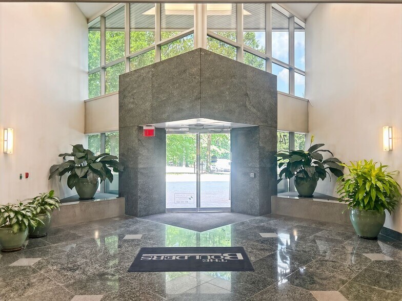 More Photos Of 7400 Beaufont Springs Dr, Richmond Coworking Space