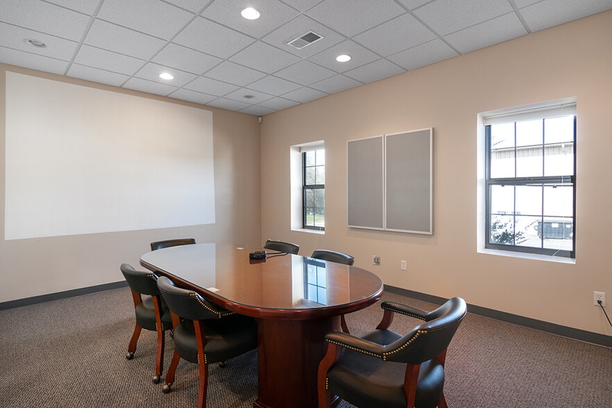 More Photos Of 376 Dry Bridge Rd, North Kingstown Warehouse For Sale