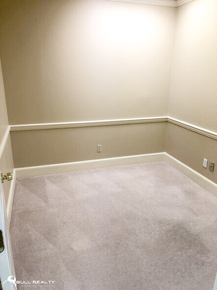 More Photos Of 200 Market Pl, Roswell Office Residential For Lease