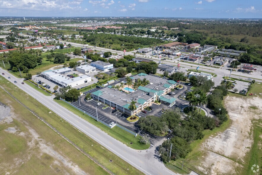 More Photos Of 411 S Krome Ave, Florida City Hotel For Sale