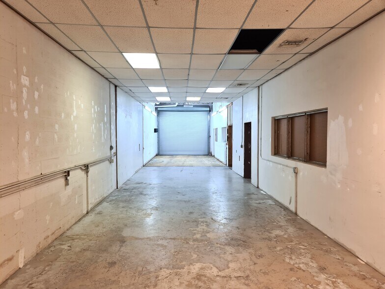 More Photos Of 4521 NE 5th Ter, Fort Lauderdale Manufacturing For Lease