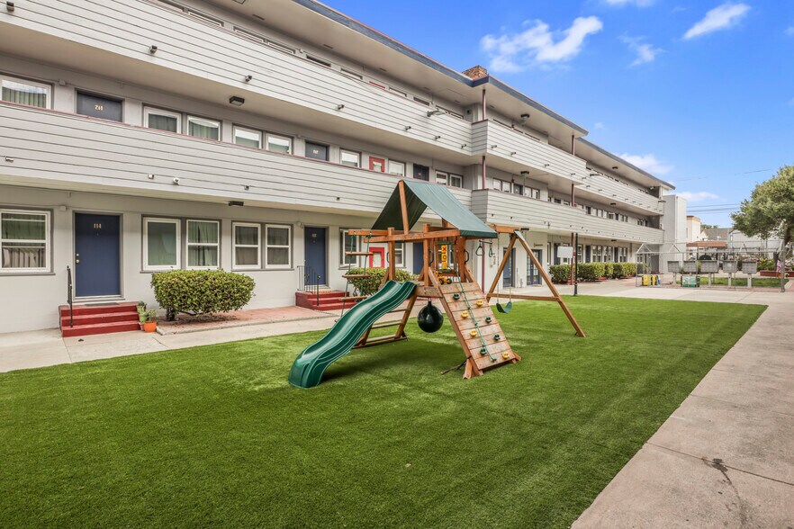 More Photos Of 2555-2567 Foothill Blvd, Oakland Apartments For Sale