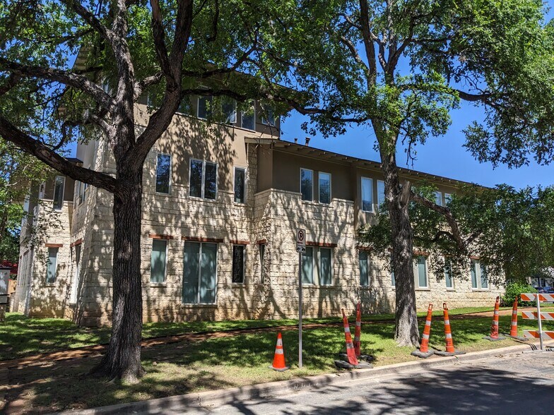 More Photos Of 1508 W 5th St, Austin Office For Lease