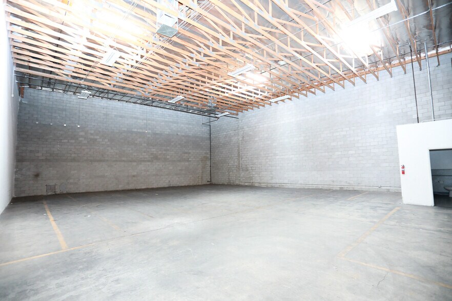 More Photos Of 4301 S Valley View Blvd, Las Vegas Warehouse For Lease